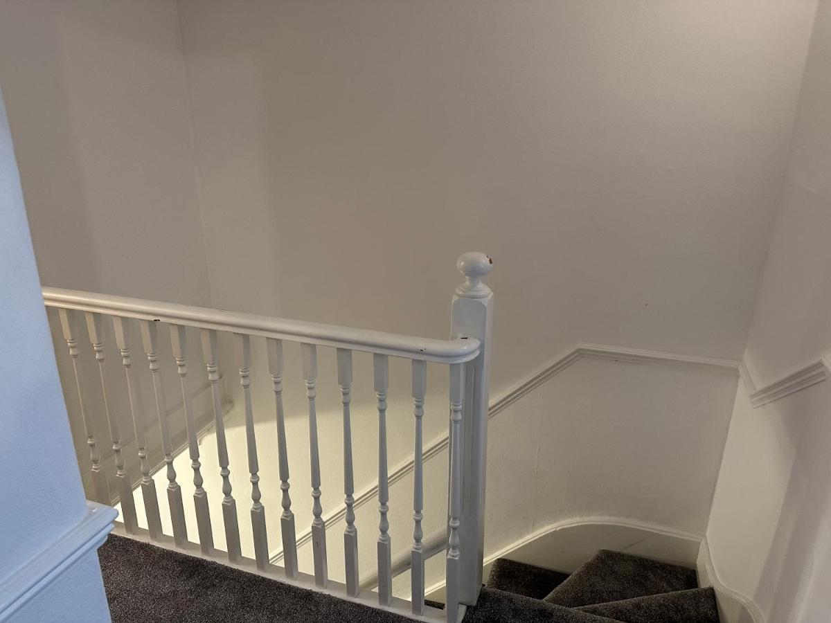 Apartment Lovely 4 Bedroom House With 2 Bathroom, Garden And Private Parking