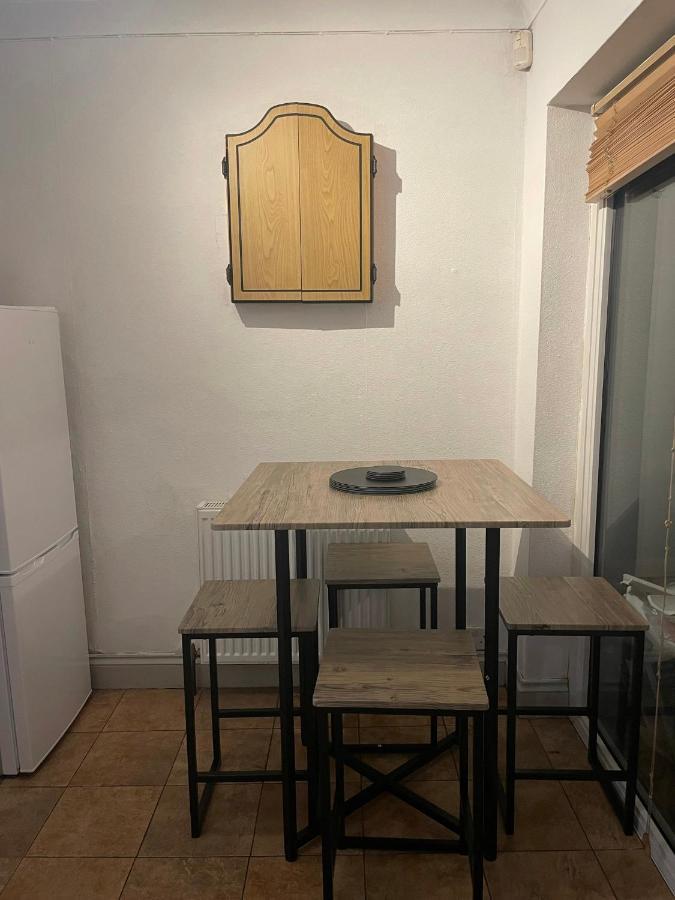 Apartment Lovely 4 Bedroom House With 2 Bathroom, Garden And Private Parking Thornton Heath