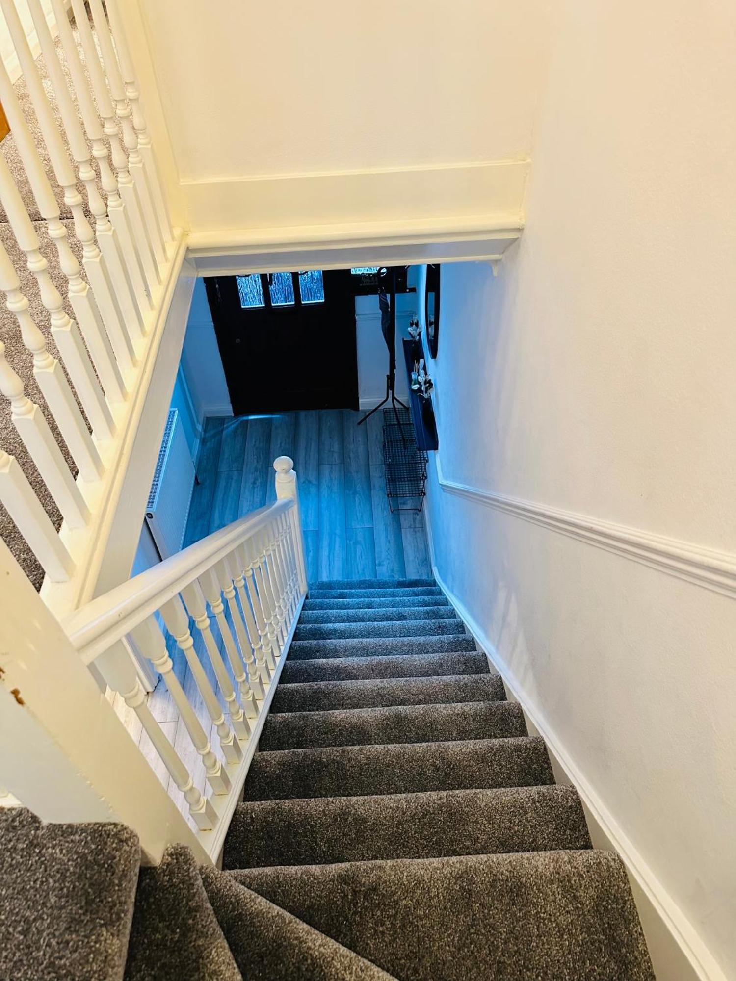 Lovely 4 Bedroom House With 2 Bathroom, Garden And Private Parking