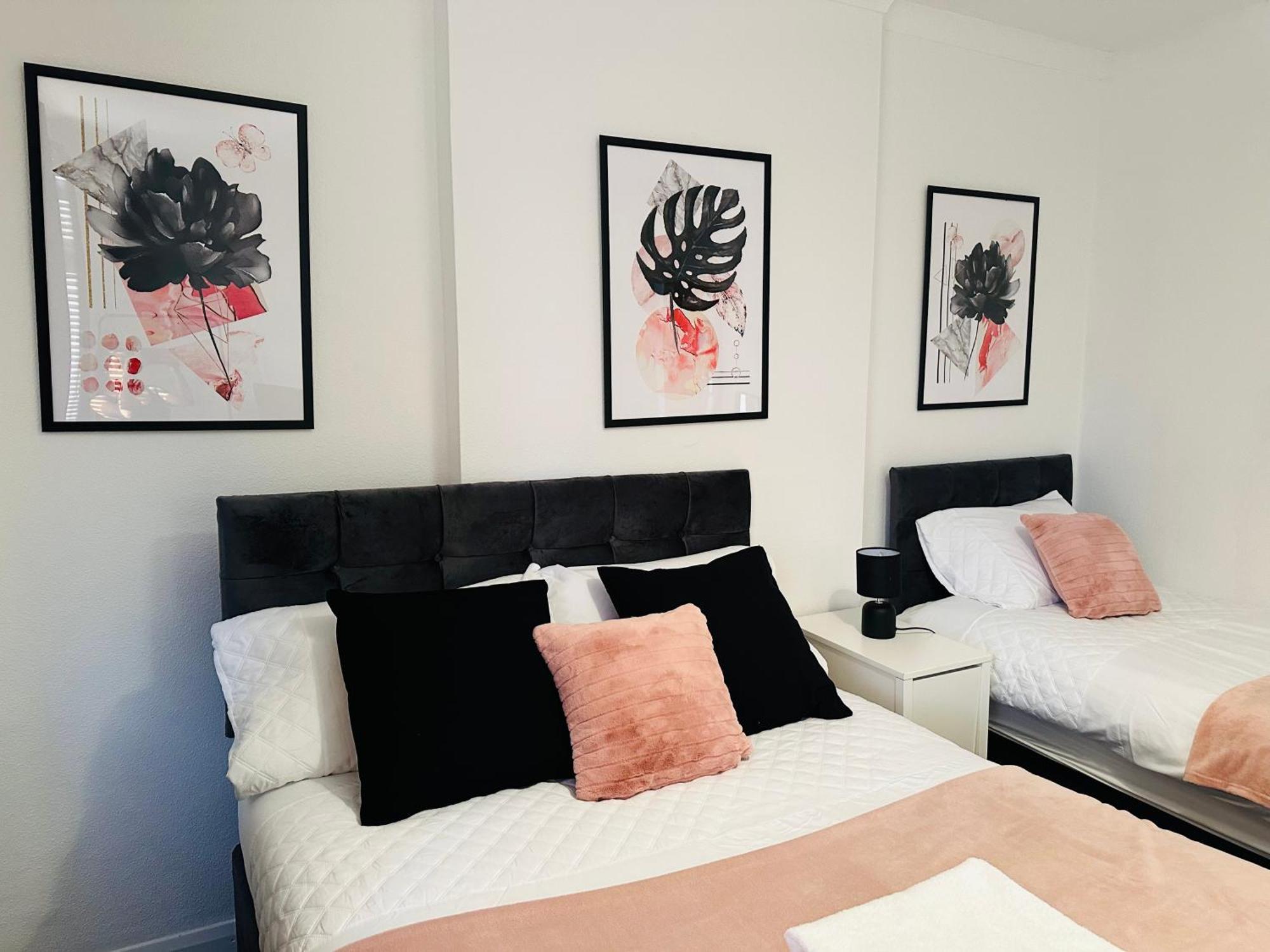 Lovely 4 Bedroom House With 2 Bathroom, Garden And Private Parking * Thornton Heath