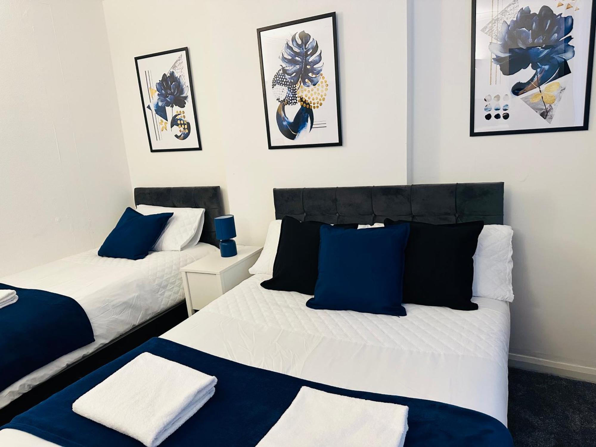 Apartment Lovely 4 Bedroom House With 2 Bathroom, Garden And Private Parking