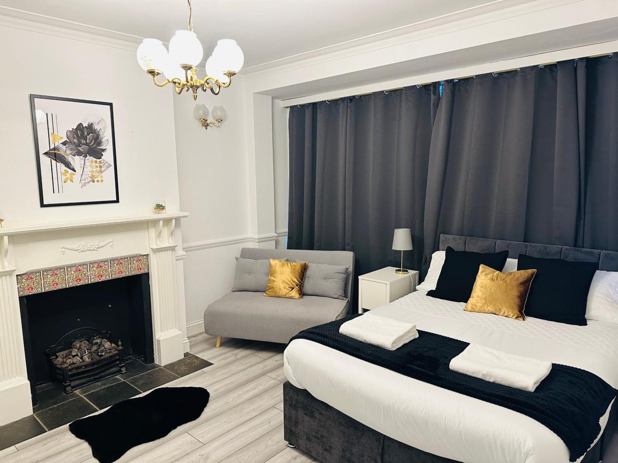 Lovely 4 Bedroom House With 2 Bathroom, Garden And Private Parking *